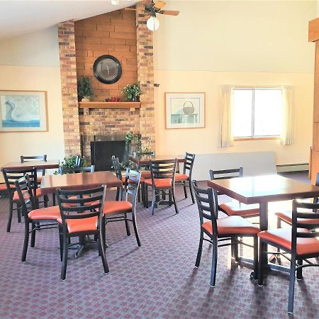 Amerivu Inn & Suites-Avon Zewnętrze zdjęcie